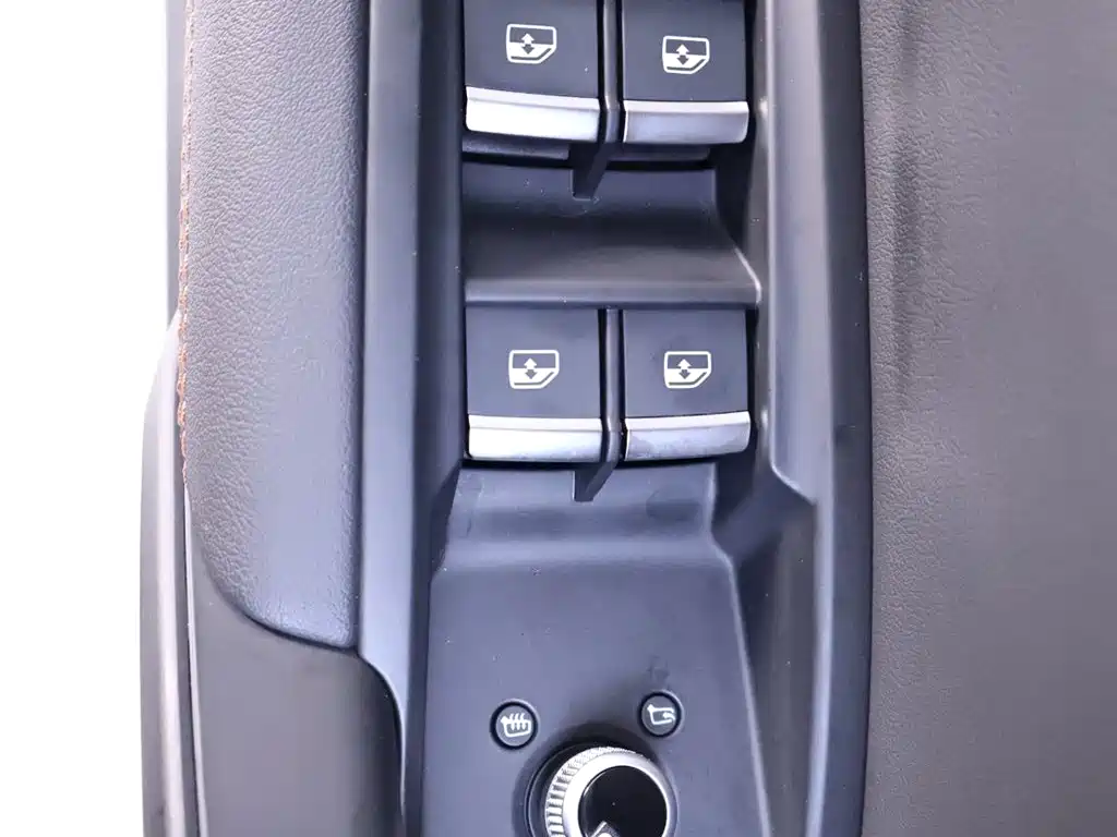 Audi Q5L 2020 — фото 17