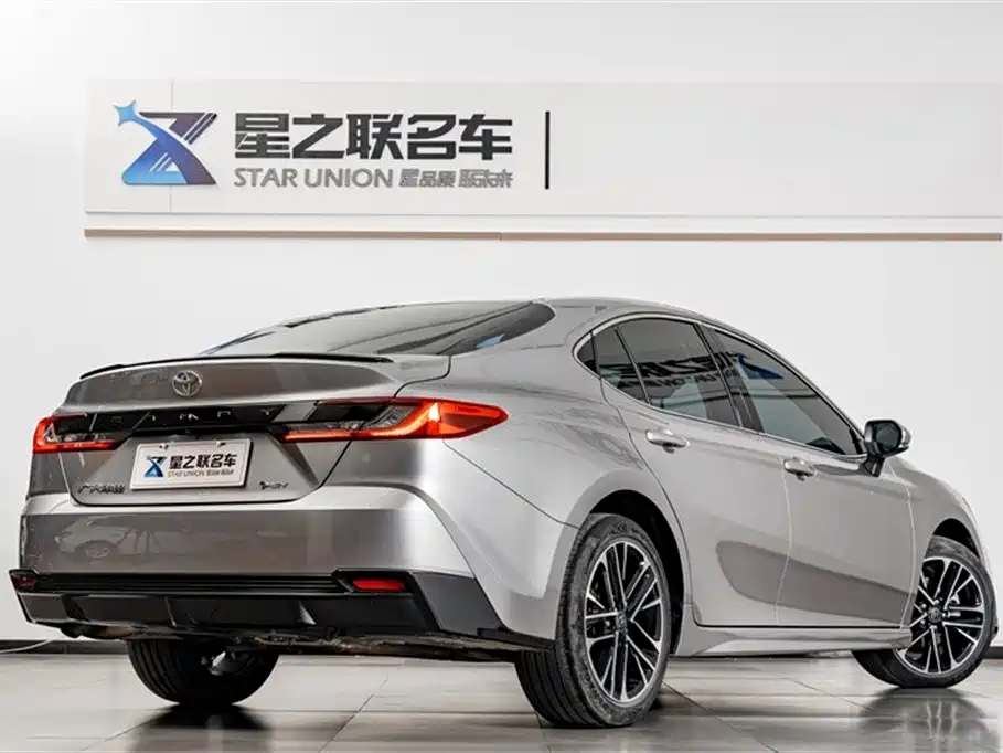Toyota Camry 2025 — фото 7