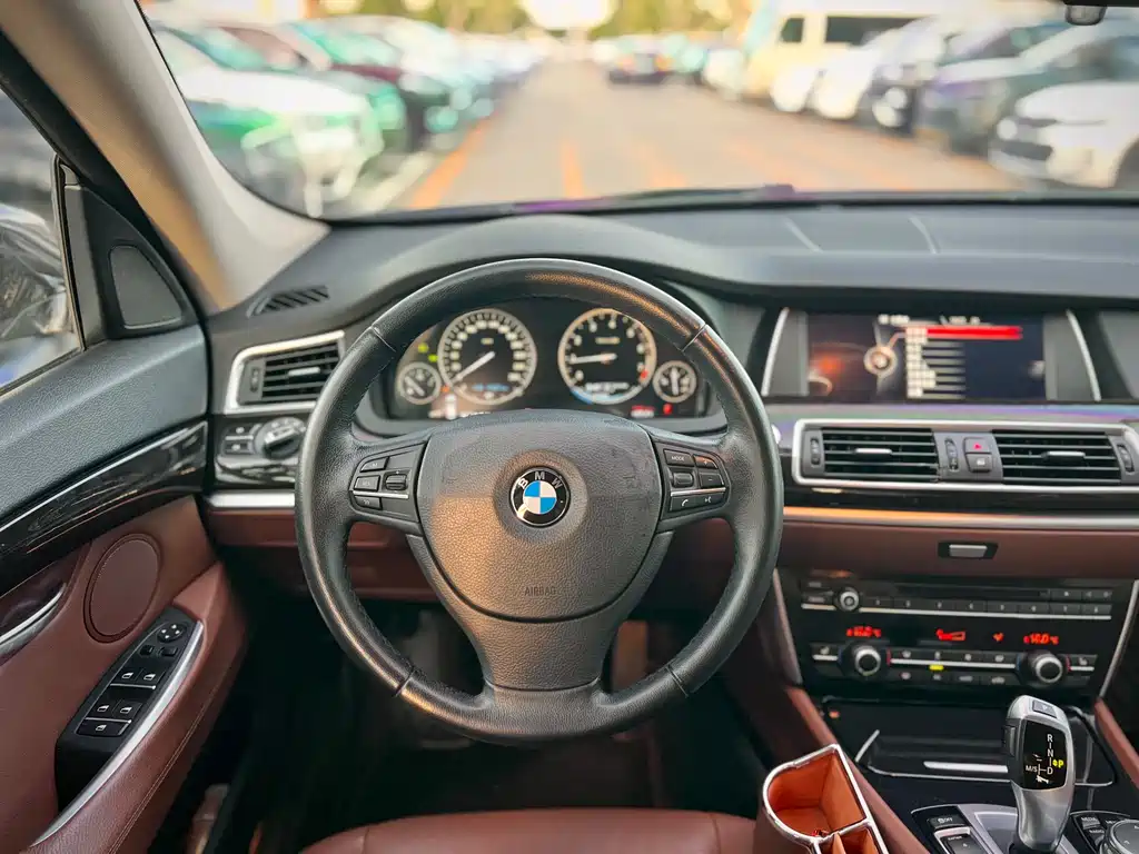 BMW 5 Series GT 2016 — фото 10