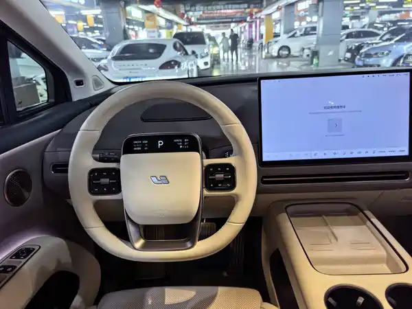 Li Auto i8 2025