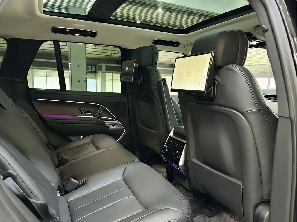 Land Rover Range Rover 2024 — фото 13