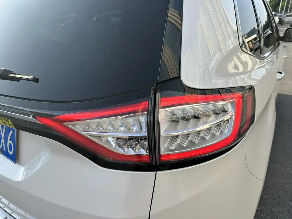 Ford Edge 2015 — фото 20