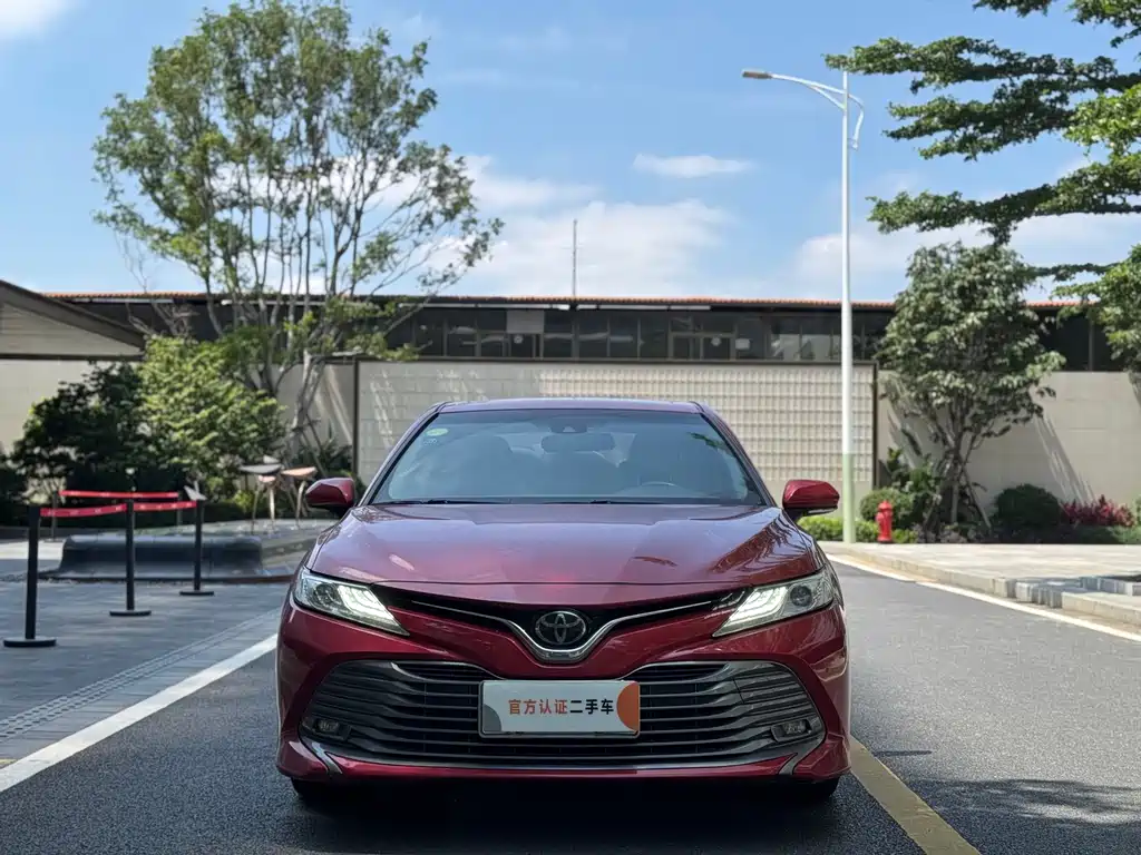 Toyota Camry 2018 — фото 2