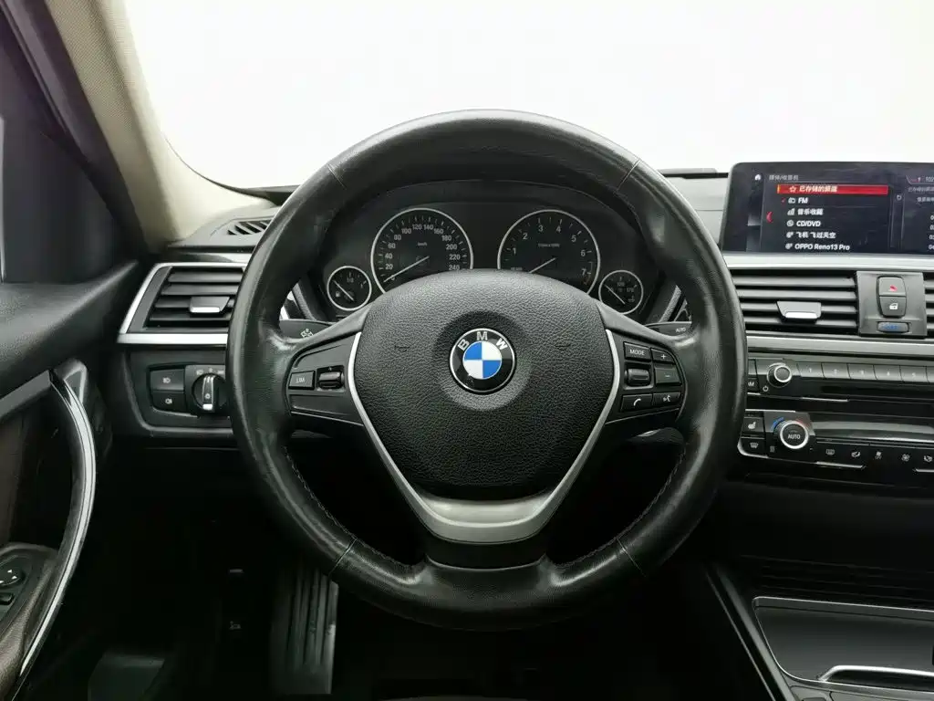 BMW 3 Series 2019 — фото 11