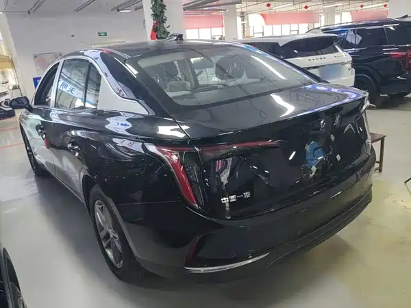 Hongqi E-QM5 2026
