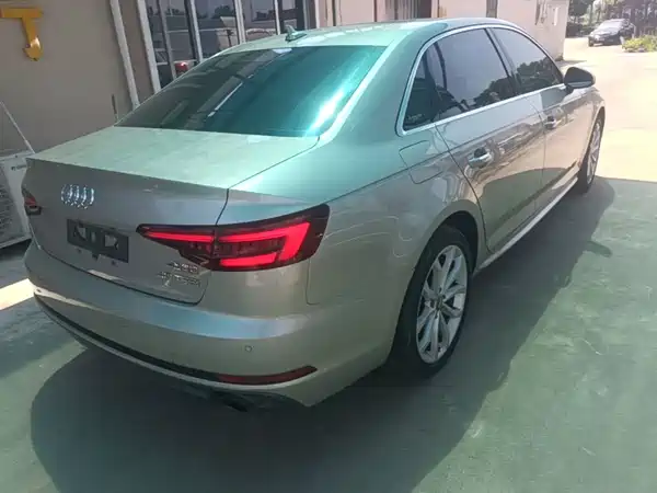 Audi A4L 2018