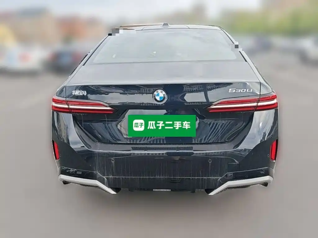 BMW 5 Series 2025 — фото 10