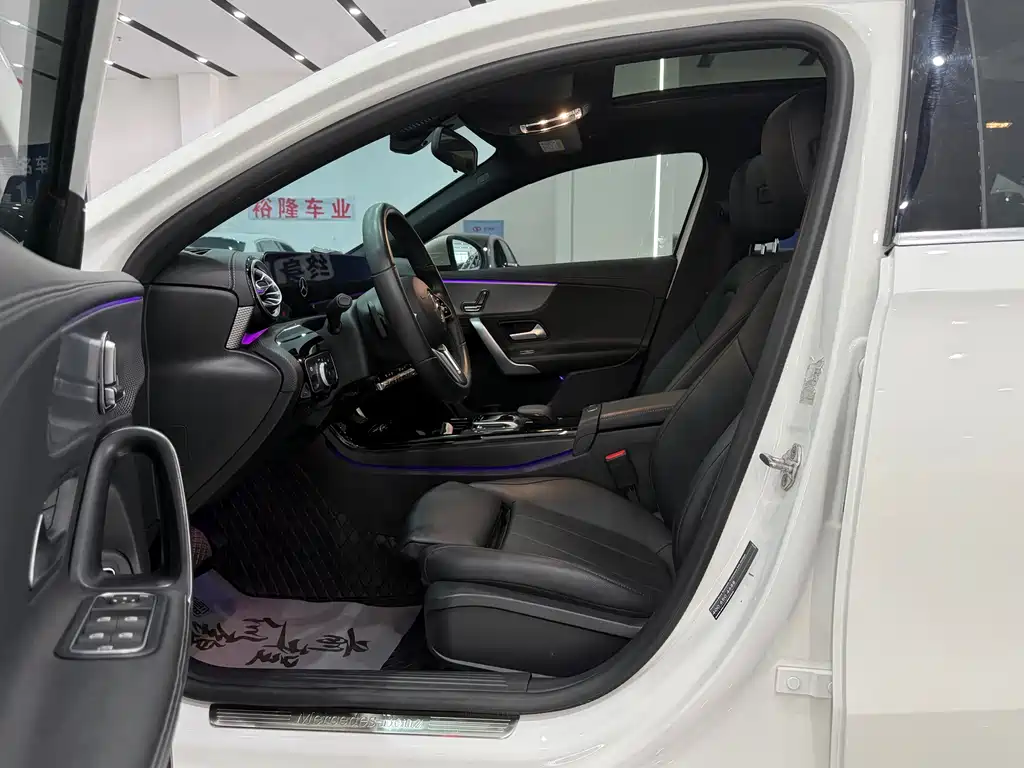 Mercedes-Benz A-Class 2023 — фото 8