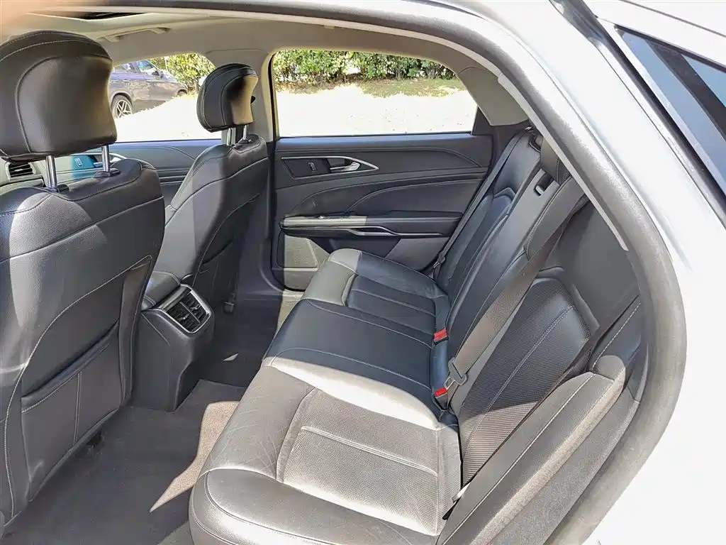 Ford Taurus 2017 — фото 8