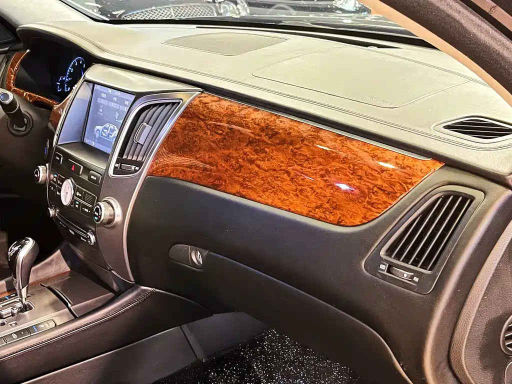 Hyundai Equus 2013 — фото 18