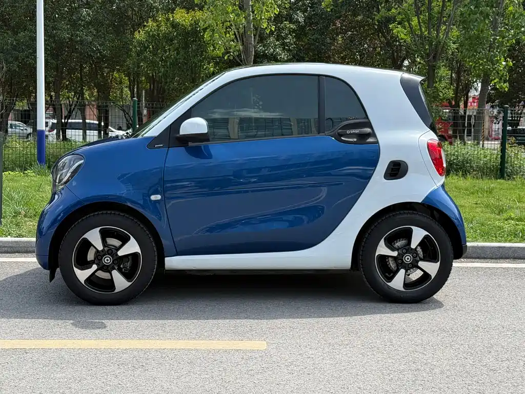 smart Fortwo 2018 — фото 11