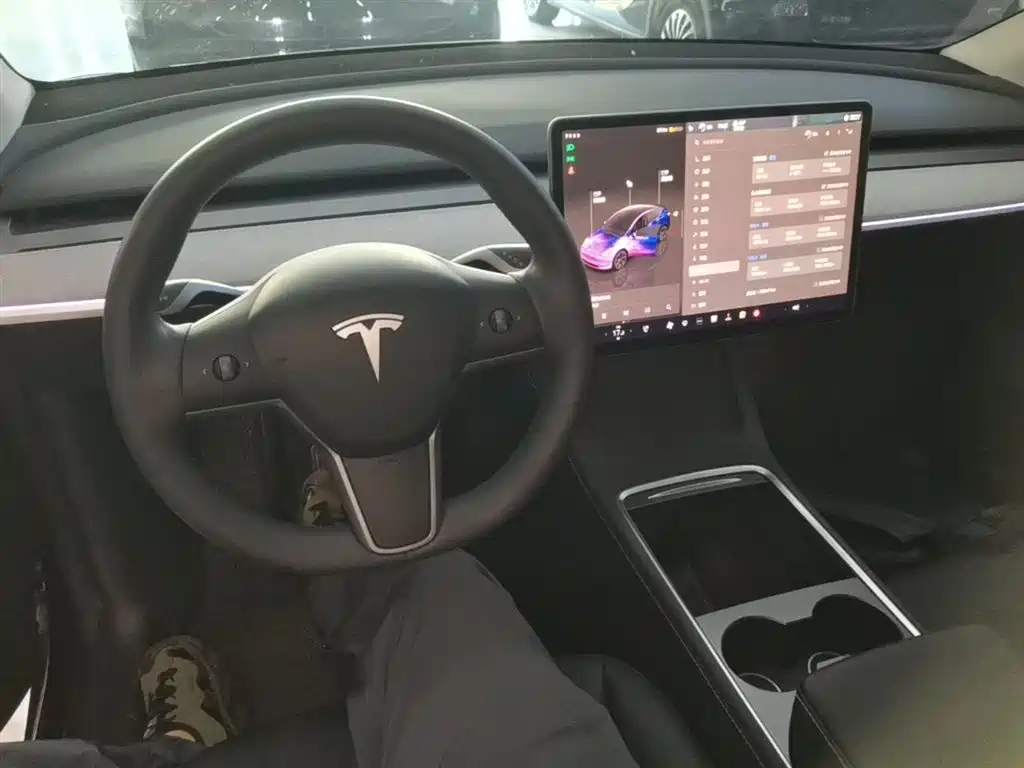 Tesla Model Y 2024 — фото 10