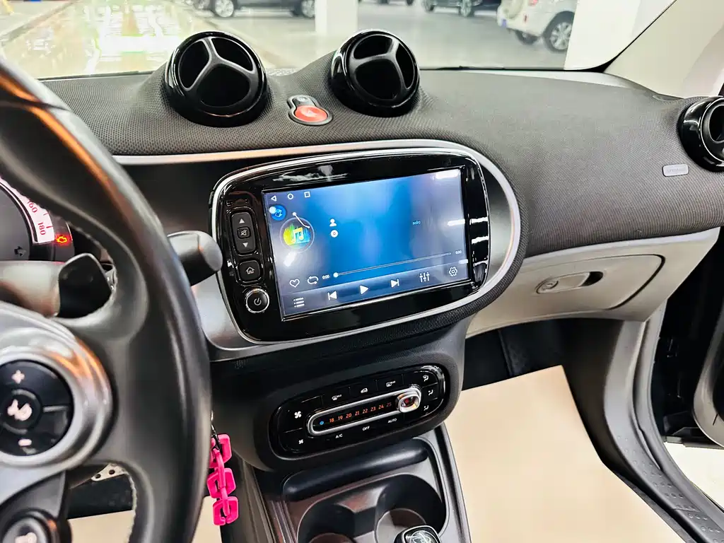 smart Fortwo 2018 — фото 44