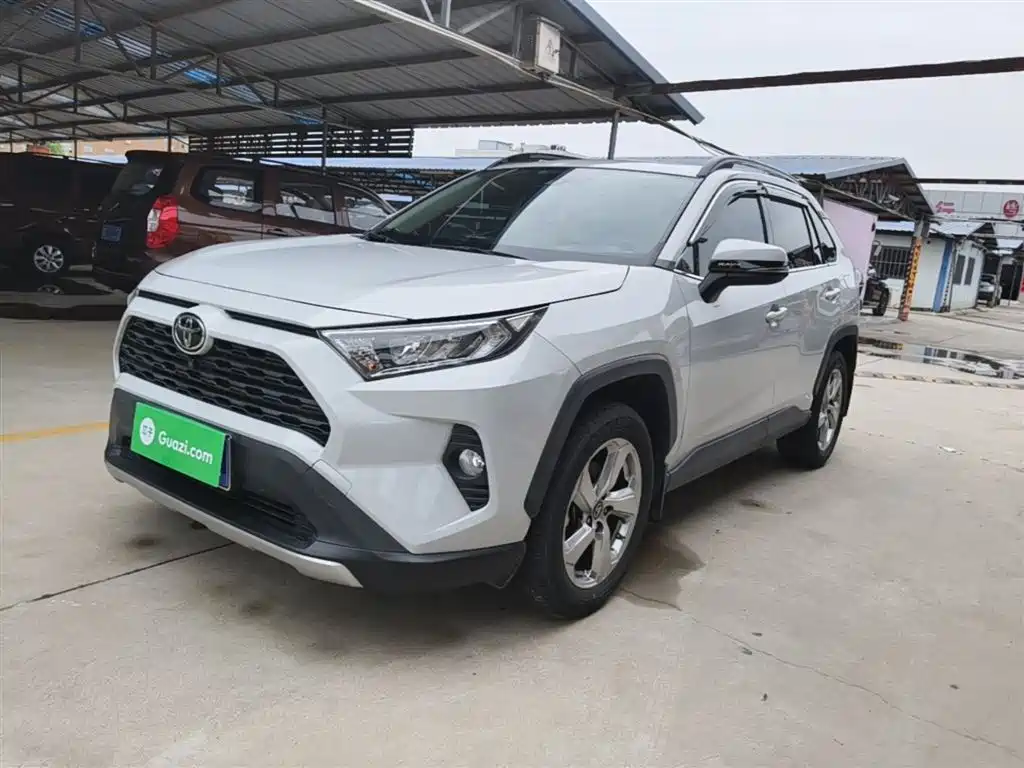 Toyota RAV4 2022 — фото 2