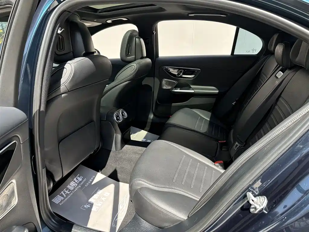 Mercedes-Benz C-Class 2023 — фото 10
