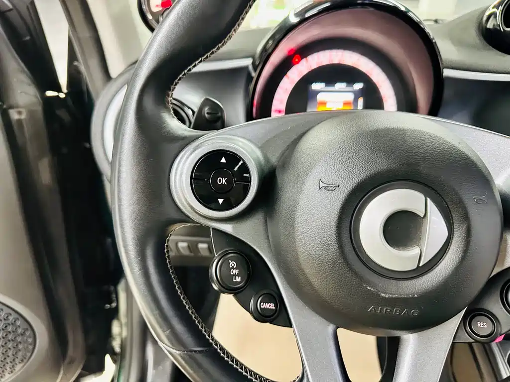 smart Fortwo 2018 — фото 40