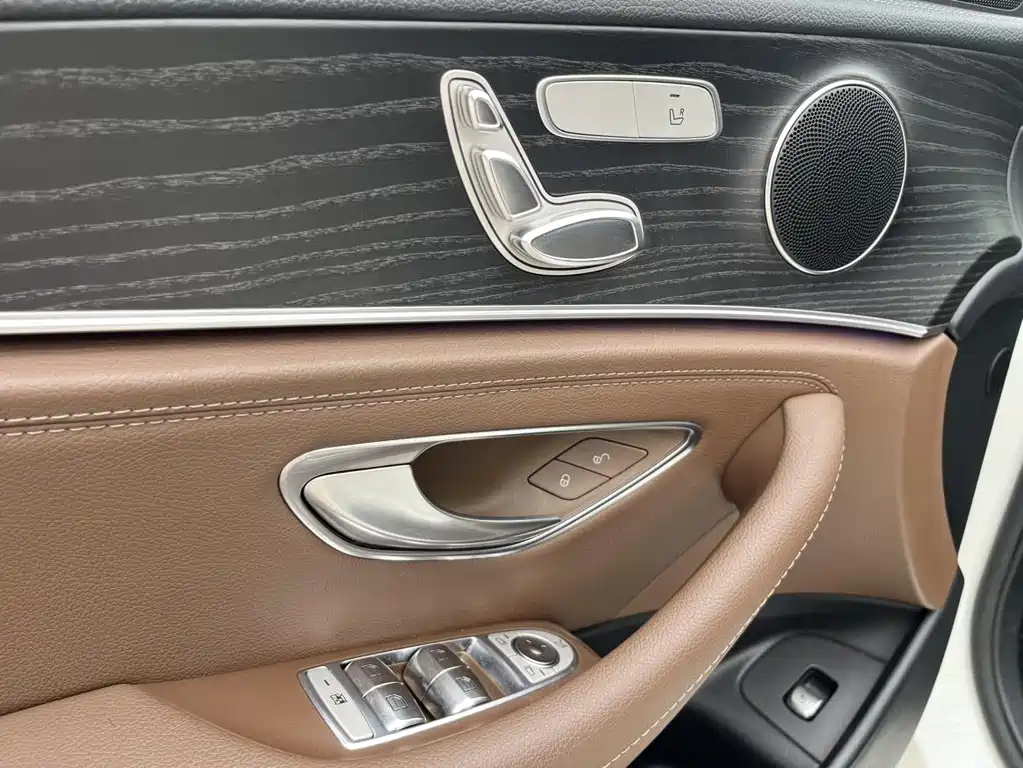 Mercedes-Benz E-Class 2020 — фото 15