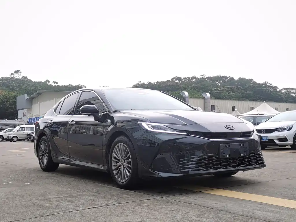 Toyota Camry 2024 — фото 3