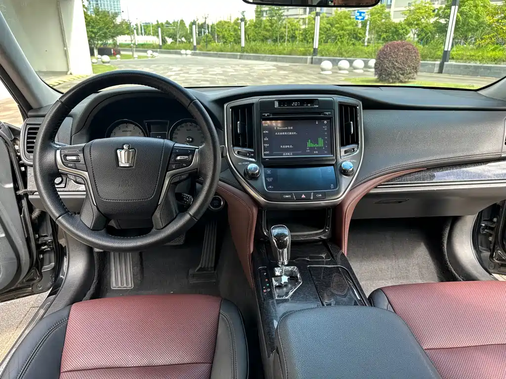 Toyota Crown 2018 — фото 10