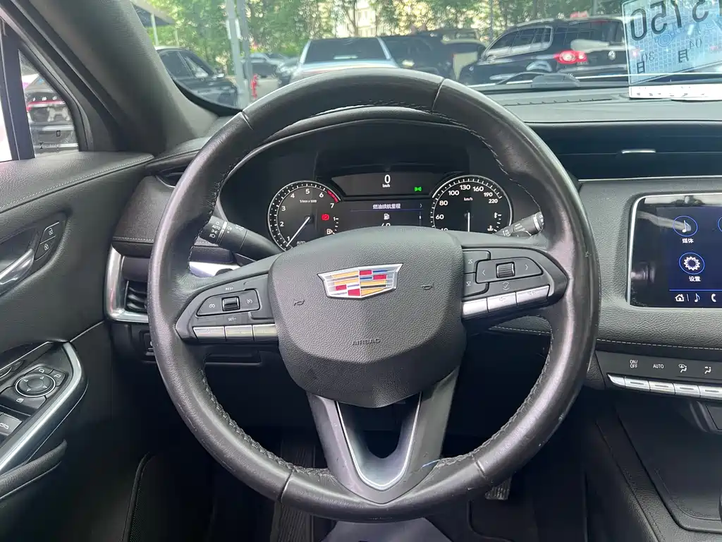 Cadillac XT4 2020 — фото 15