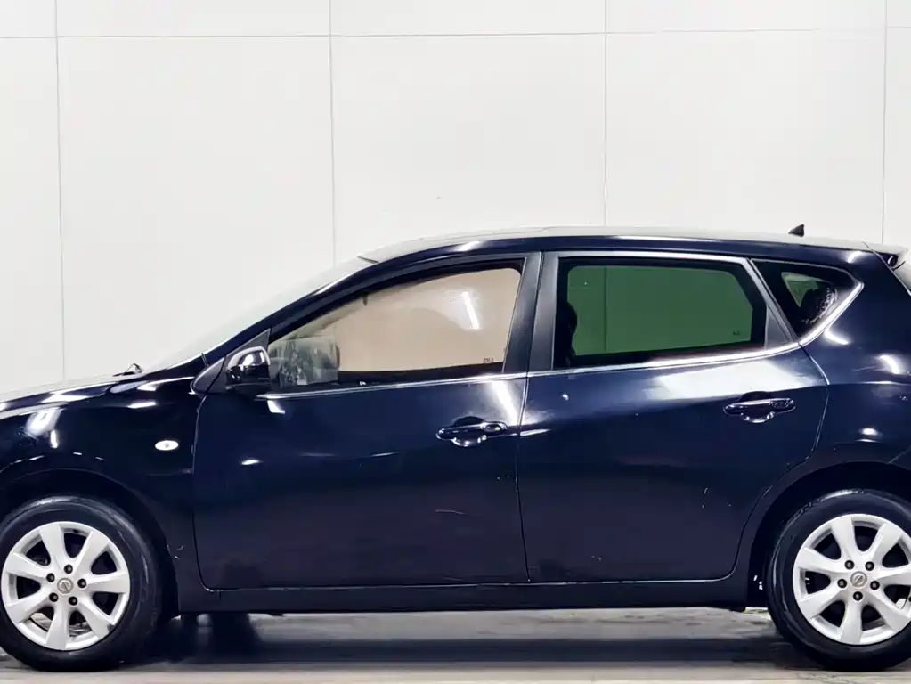 Nissan Tiida 2012