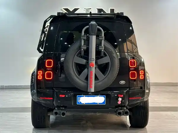 Land Rover Defender 2023