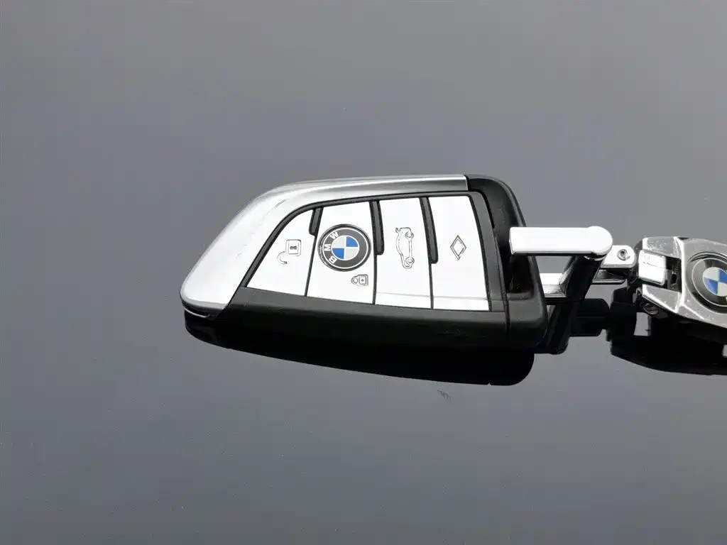 BMW 5 Series 2021 — фото 19