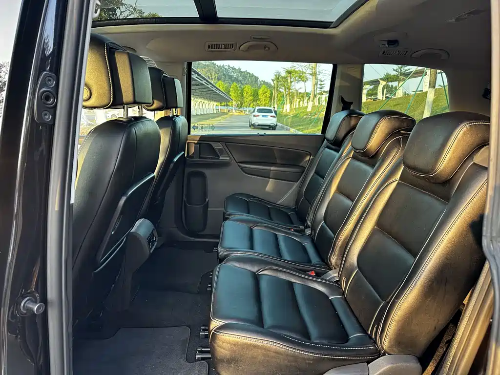 Volkswagen Sharan 2017 — фото 10