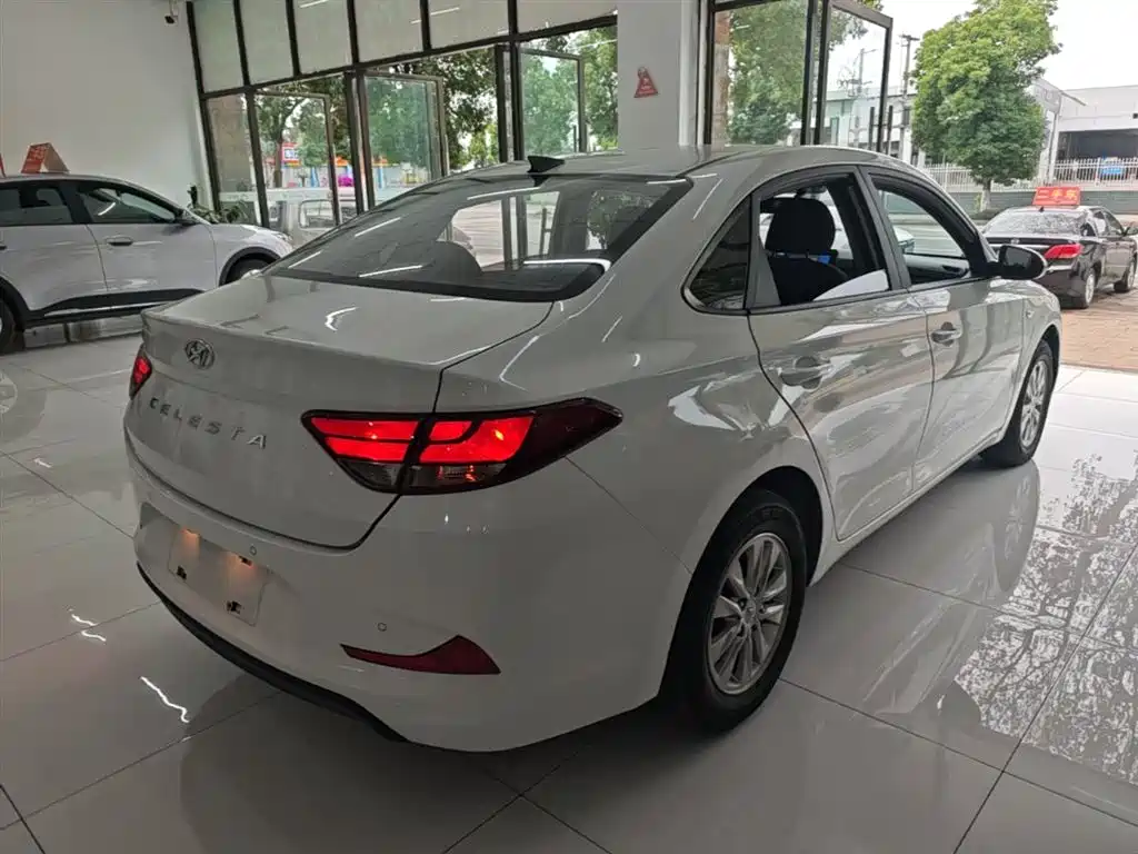 Hyundai Elantra 2020 — фото 7