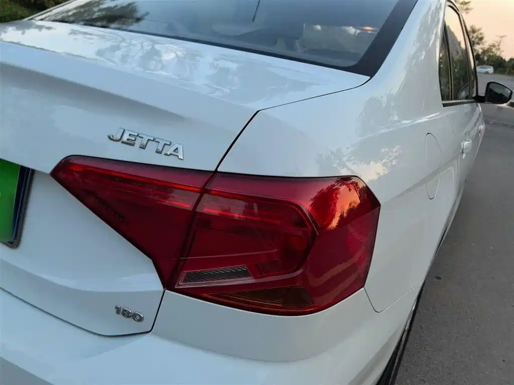 Volkswagen Jetta 2019 — фото 10