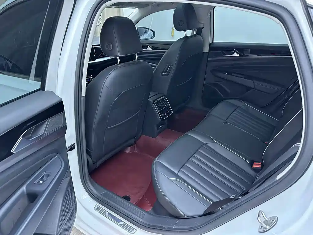 Volkswagen Passat 2023 — фото 19