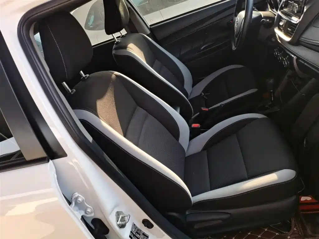Toyota Yaris L 2019 — фото 25