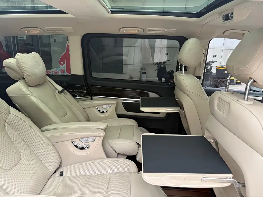 Mercedes-Benz V-Class 2019 — фото 15