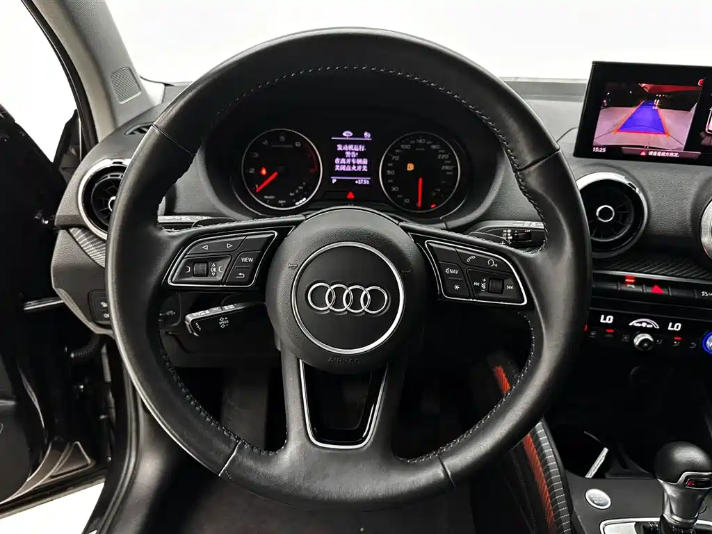 Audi Q2L 2022 — фото 11