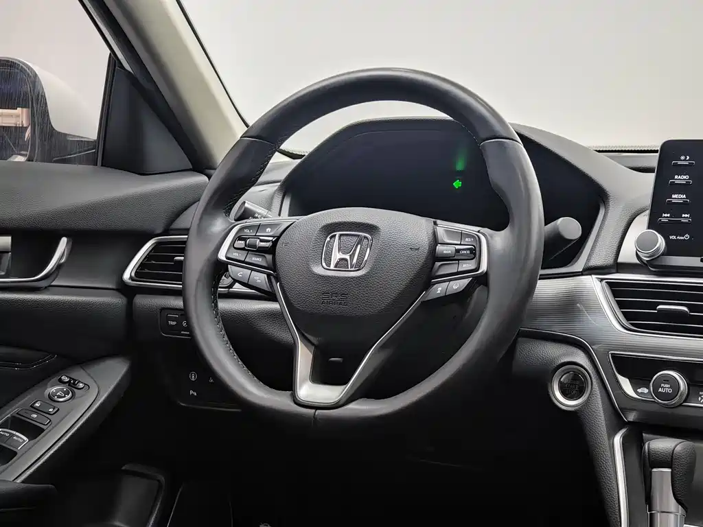 Honda Accord 2019 — фото 13