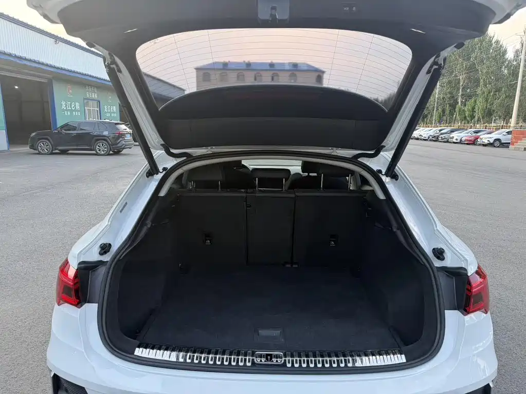 Audi Q3 Sportback 2022 — фото 13