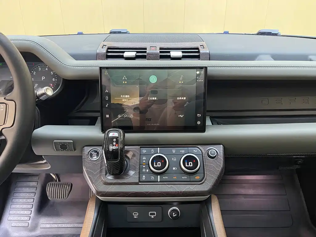 Land Rover Defender 2022 — фото 14
