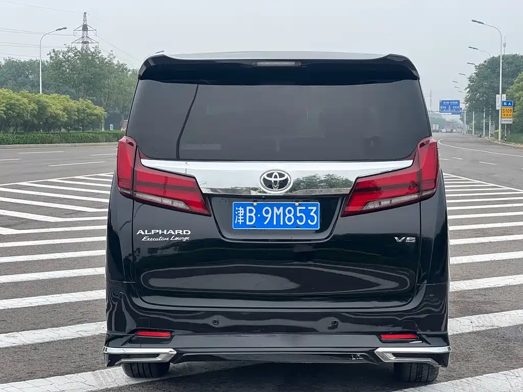 Toyota Alphard 2017 — фото 29