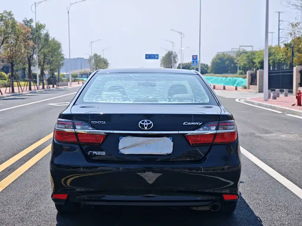 Toyota Camry 2017 — фото 8