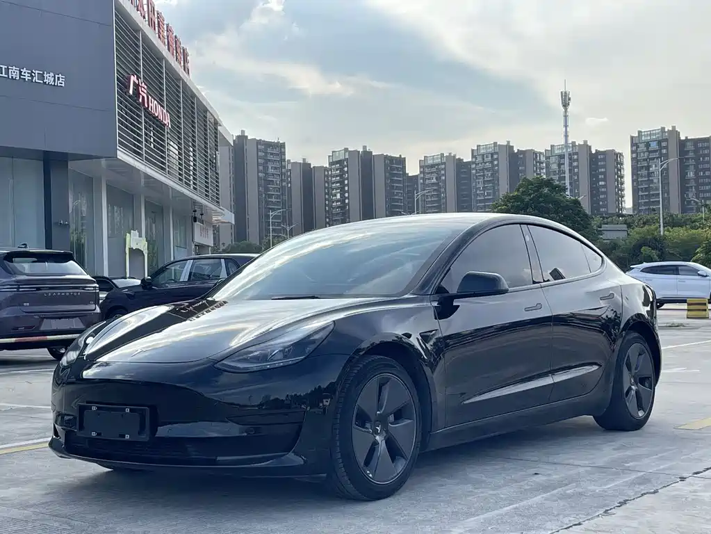 Tesla Model 3 2022 — фото 1