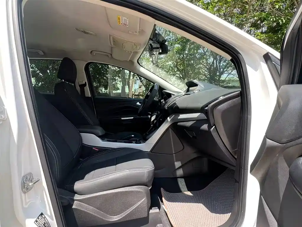 Ford Kuga 2016 — фото 14