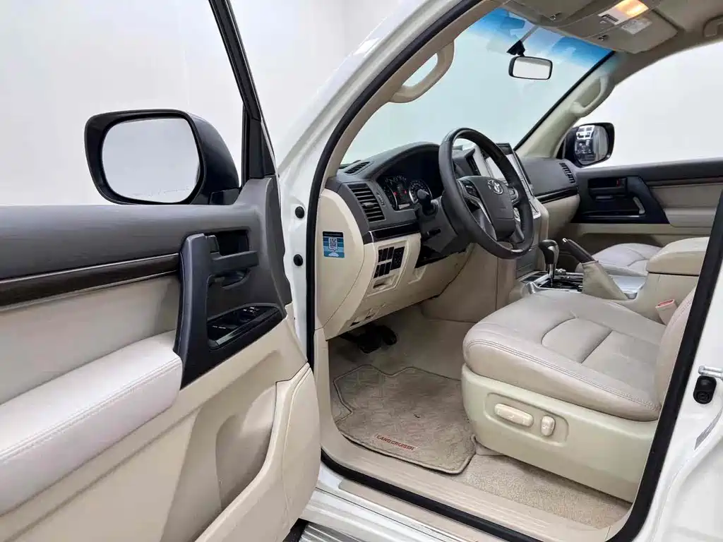 Toyota Land Cruiser 2020 — фото 4