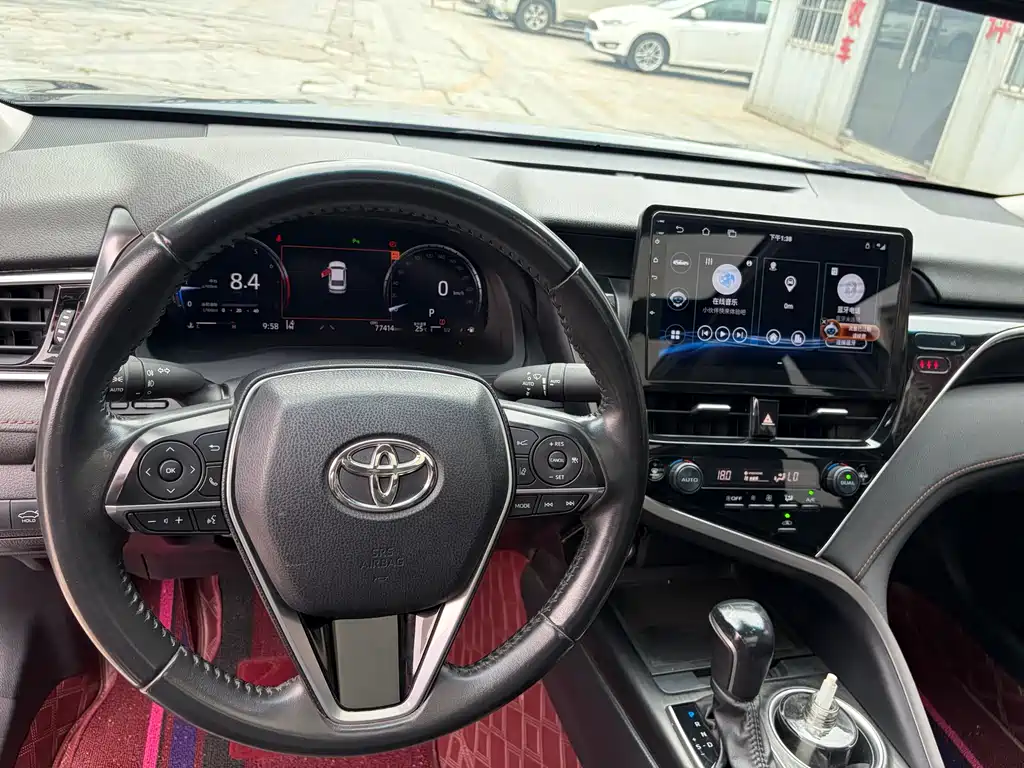 Toyota Camry 2022 — фото 9
