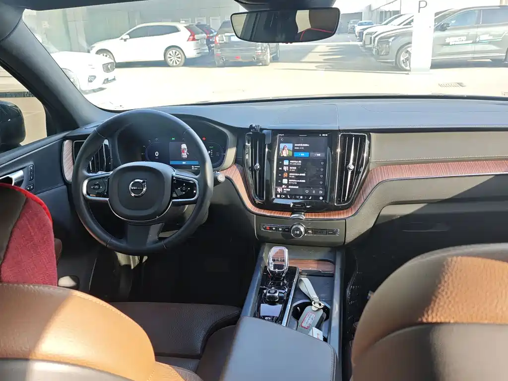 Volvo XC60 PHEV 2024 — фото 12
