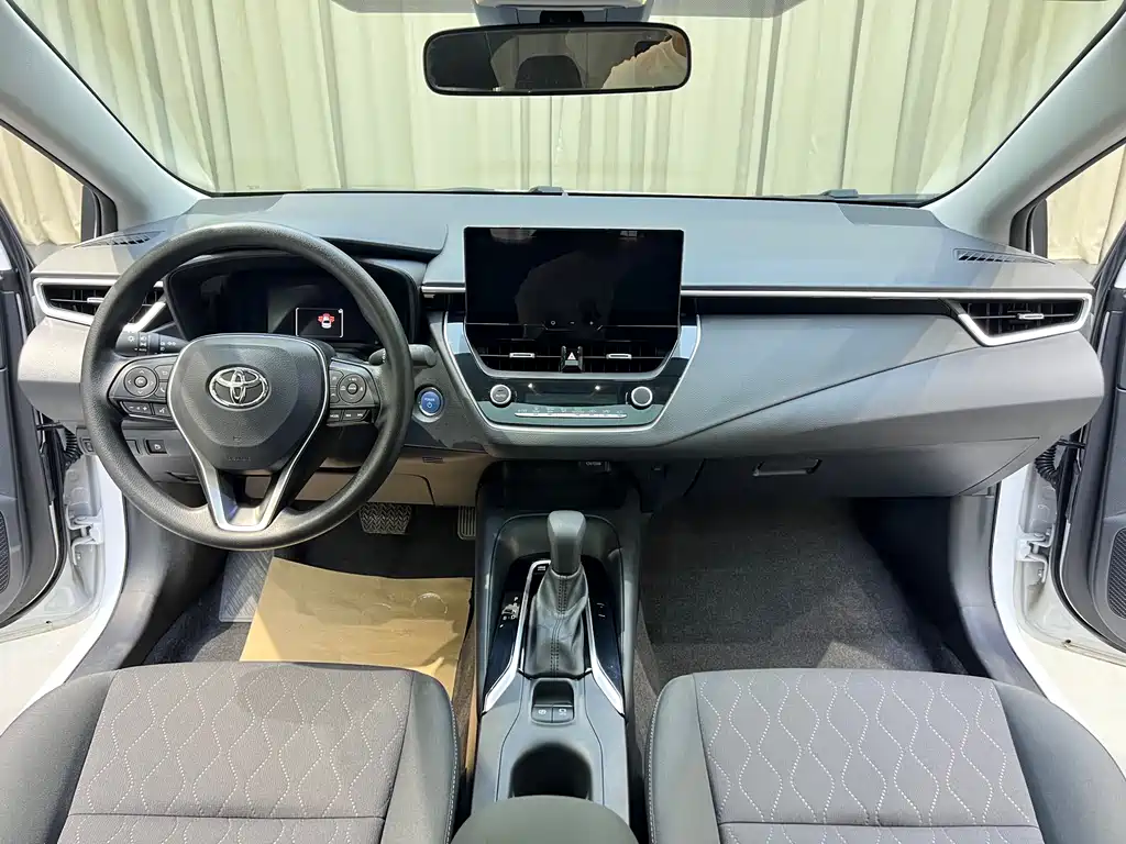 Toyota Corolla 2023 — фото 14