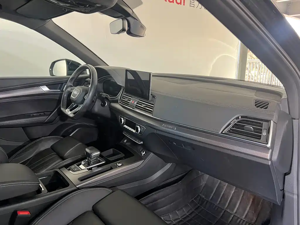 Audi Q5L 2023 — фото 14
