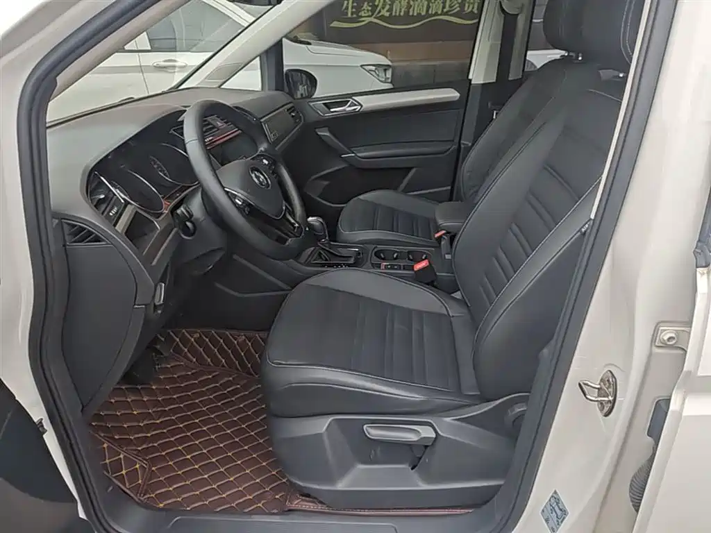 Volkswagen Touran 2017 — фото 15