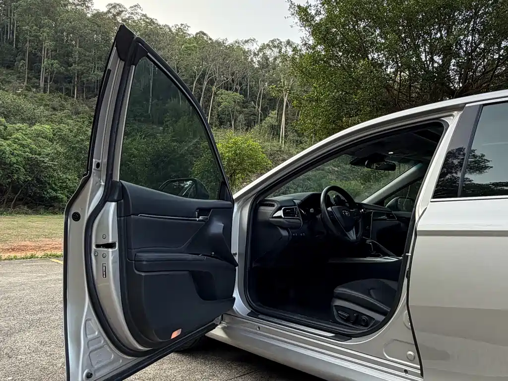 Toyota Camry 2021 — фото 13