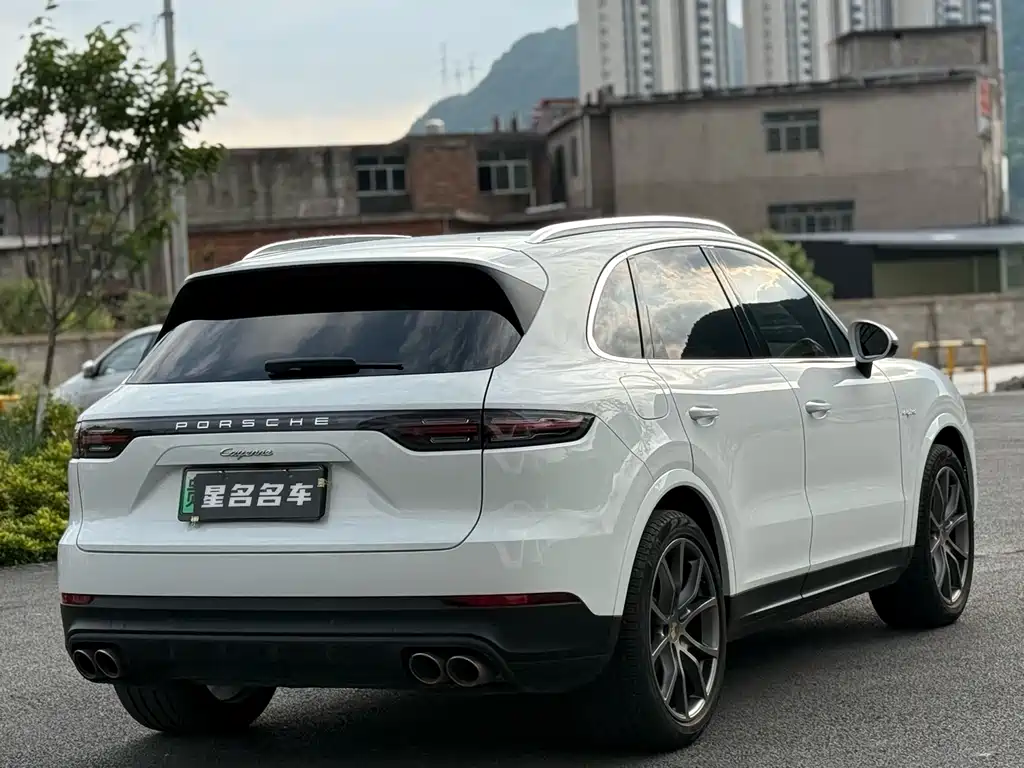 Porsche Cayenne Hybrid 2021 — фото 12