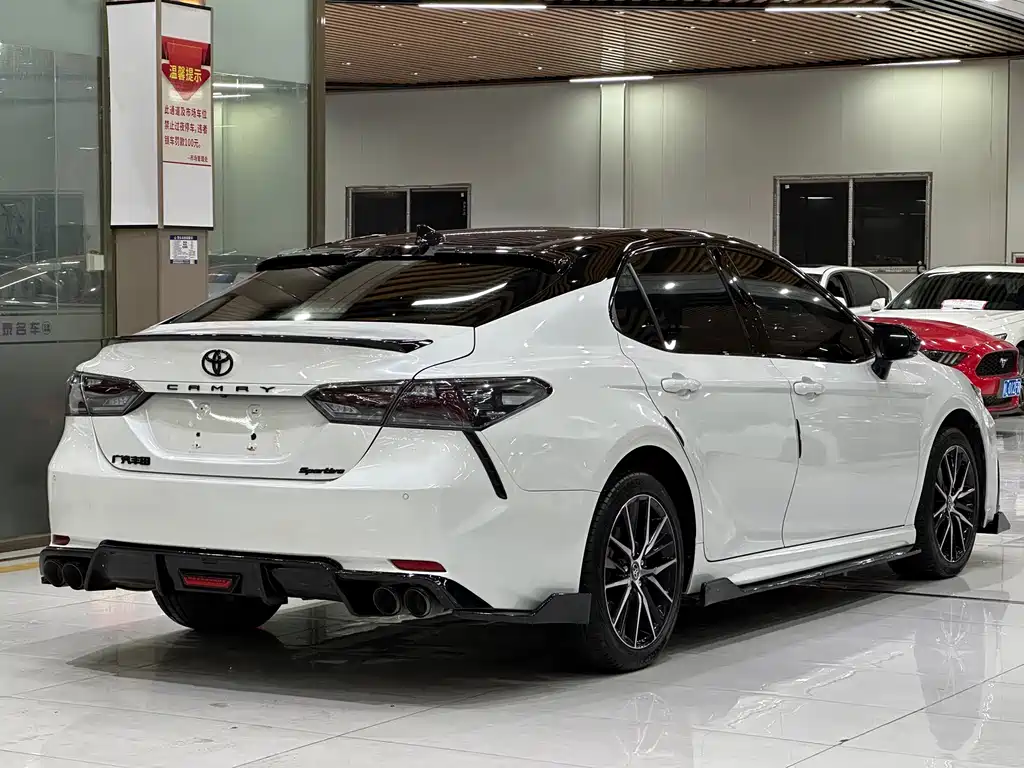 Toyota Camry 2022 — фото 13